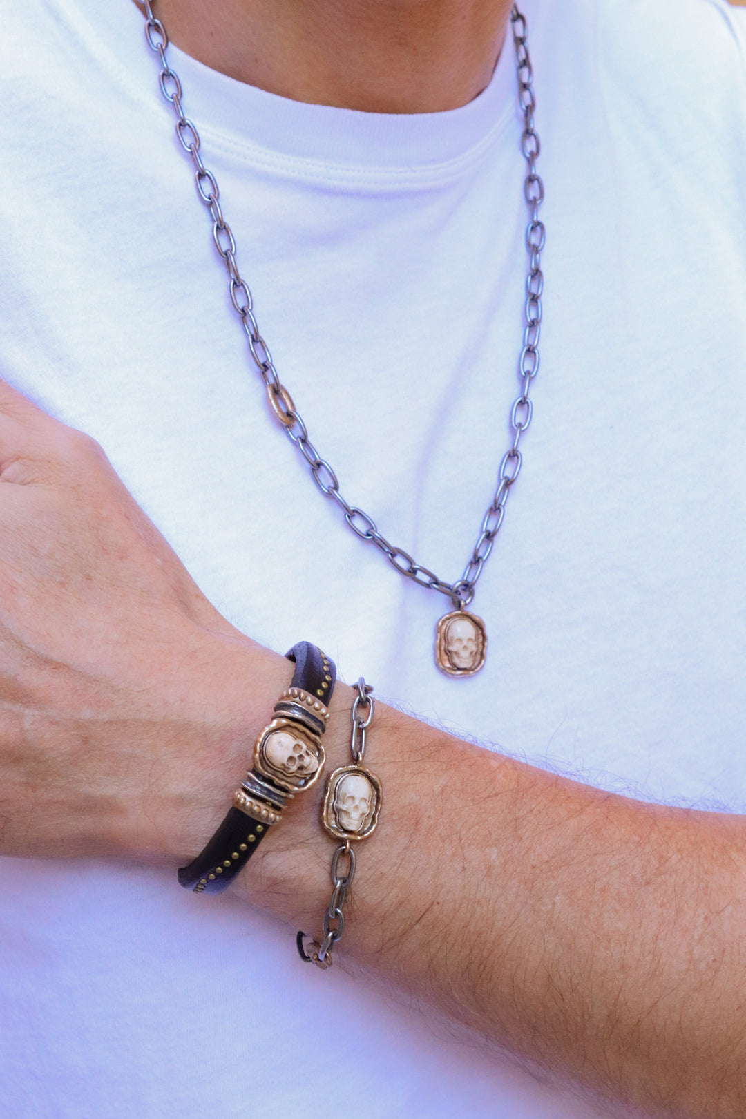 925 Silver plated necklace with bronze pieces and resin skull