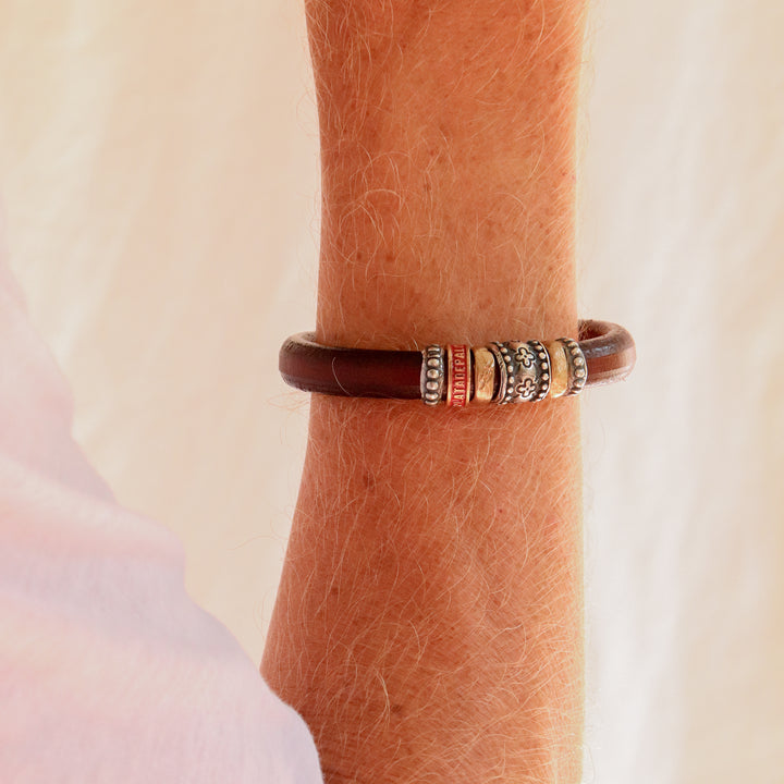 Leather bracelet with silver and bronze pieces