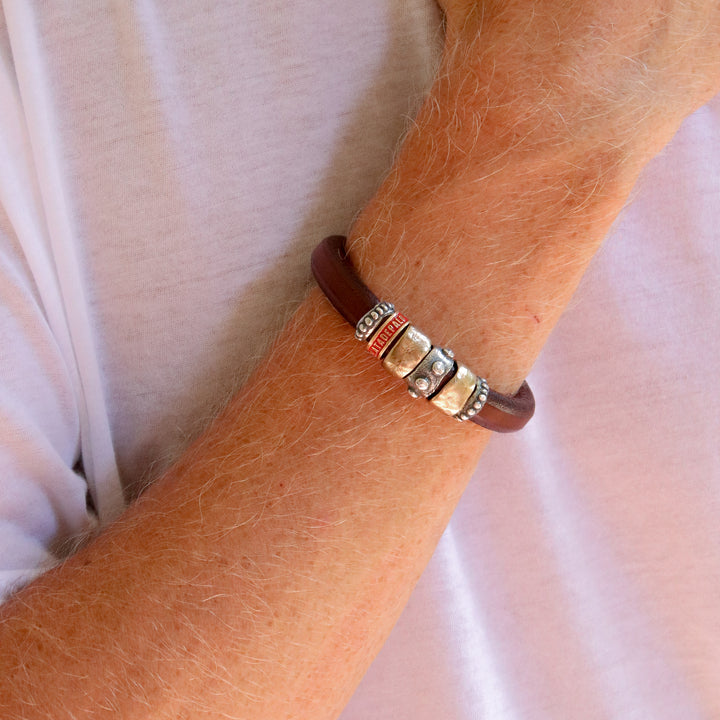 Leather bracelet with silver and bronze pieces