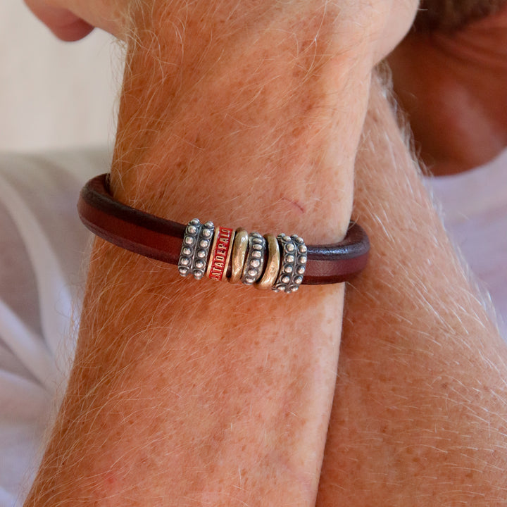 Leather bracelet with silver and bronze pieces