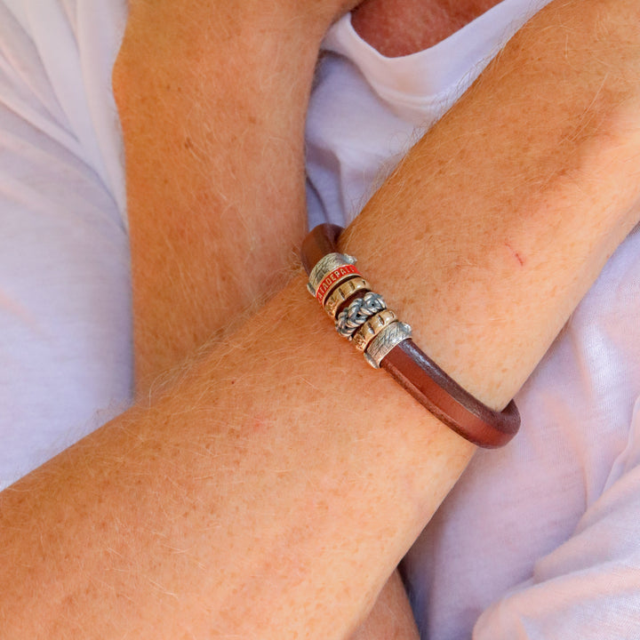 Leather bracelet with silver and bronze pieces