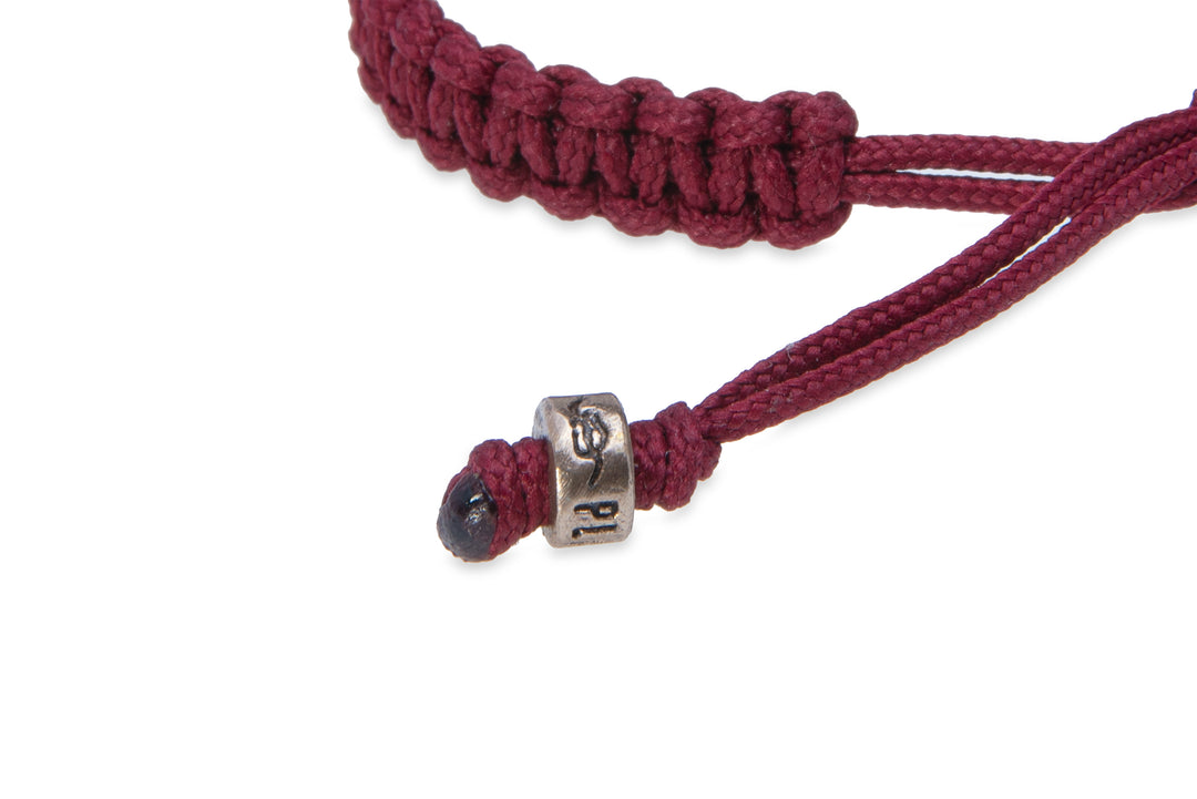 Garnet nylon bracelet with bronze skulls