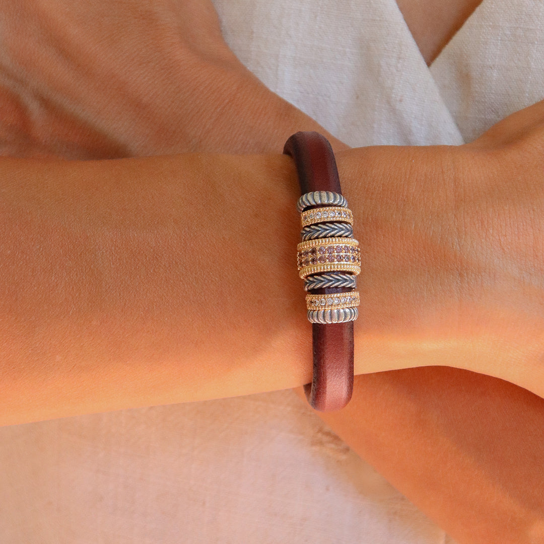 Leather bracelet with pieces of 925 Silver, bronze, brown and white zircons