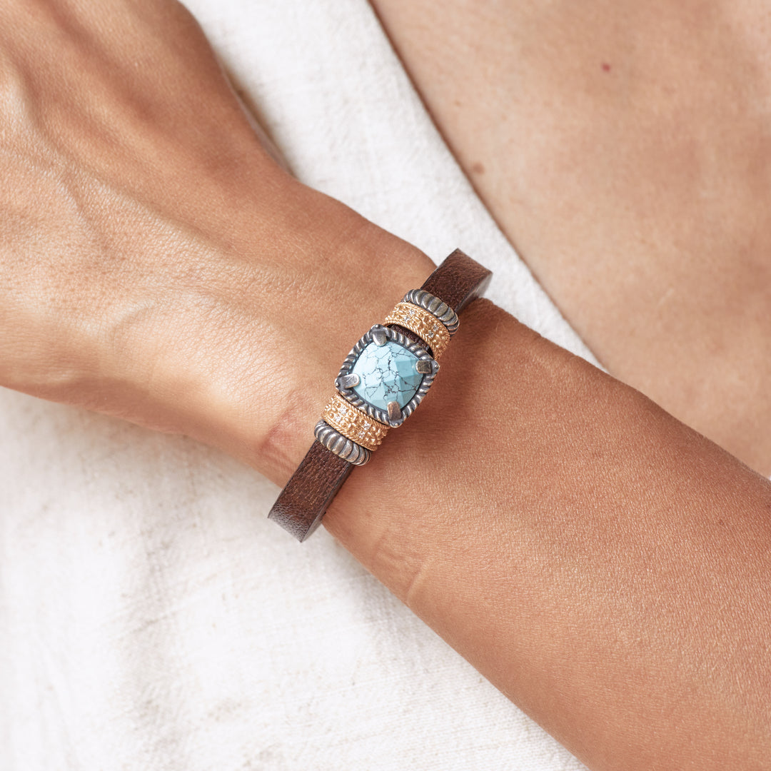 Leather bracelet with chalcedony