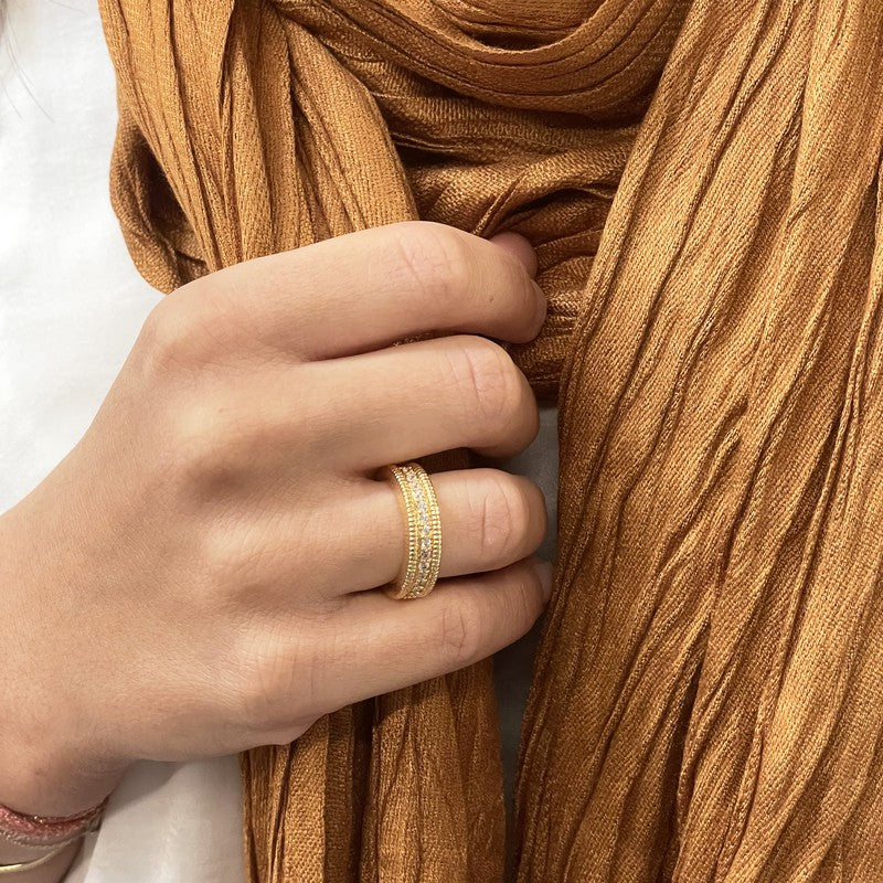 Anillo de bronce chapado en oro con circonitas blancas 3