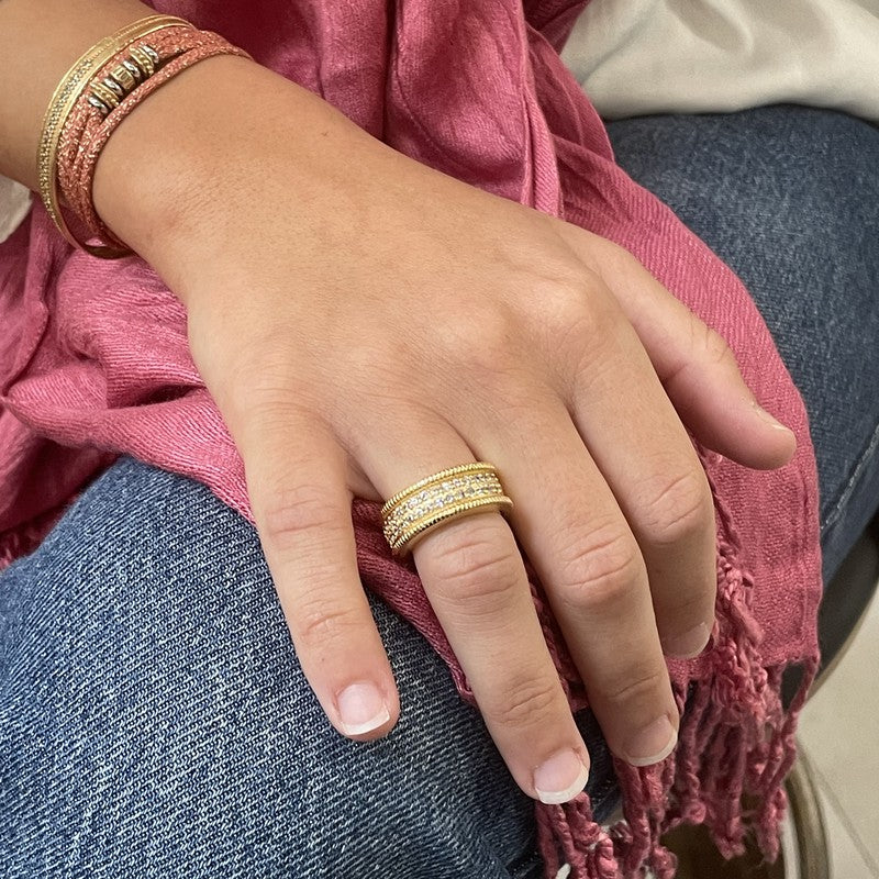 Anillo de bronce chapado en oro con circonitas blancas 3