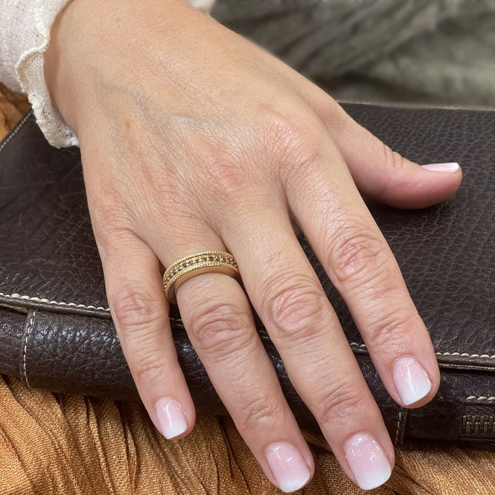 Anillo de bronce chapado en oro con circonitas marrones 3