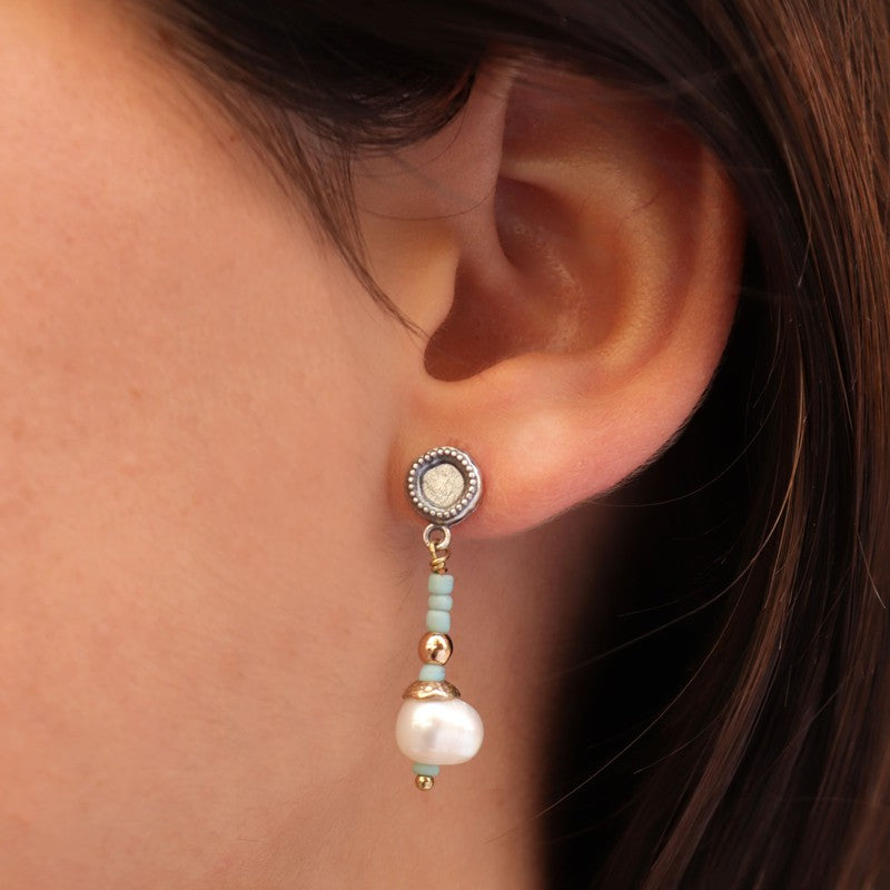 Pendientes de bolas azul con perla 2