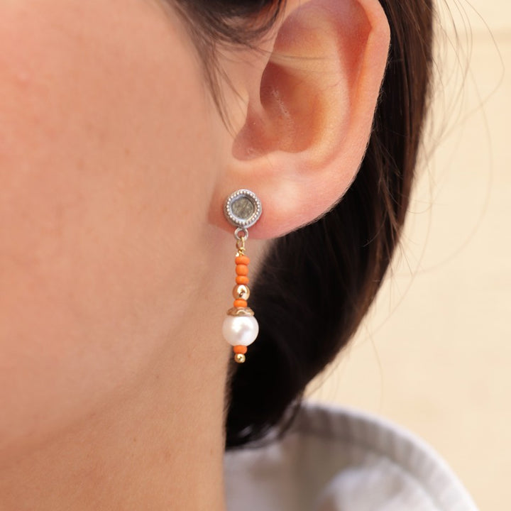 Pendientes de bolas naranja con perla 2