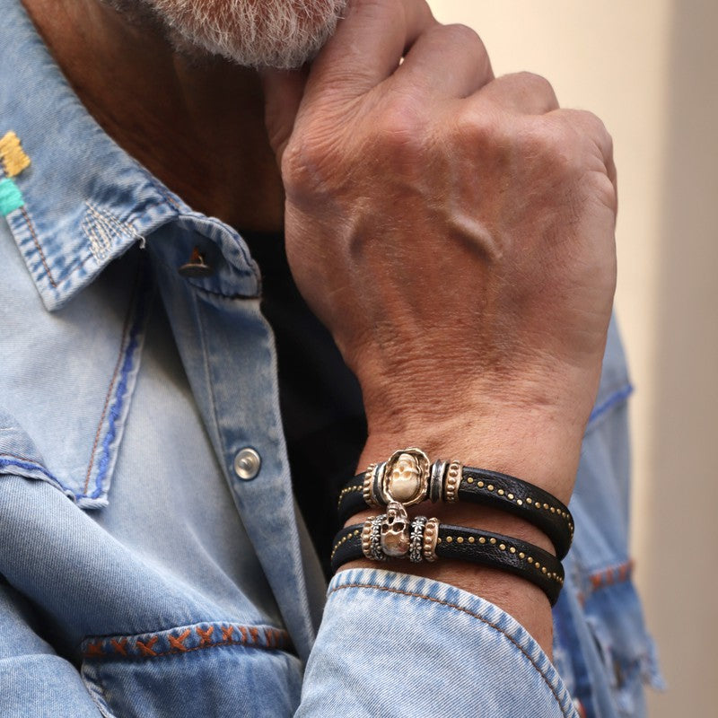 Pulsera de cuero con calavera de bronce y piezas de Plata 925 y bronce 2