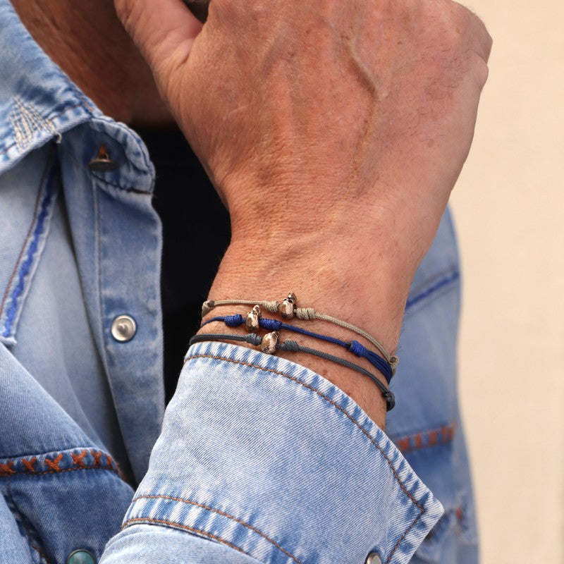 Pulsera de nylon beige con calavera de bronce 3