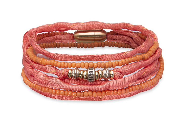 Pulsera doble de seda naranja con piezas de bronce 1